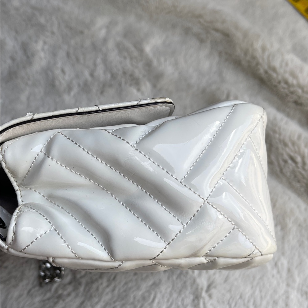 Michael Kors Peyton Quilted patent leather Shoulder Bag - Picture 14 of 16